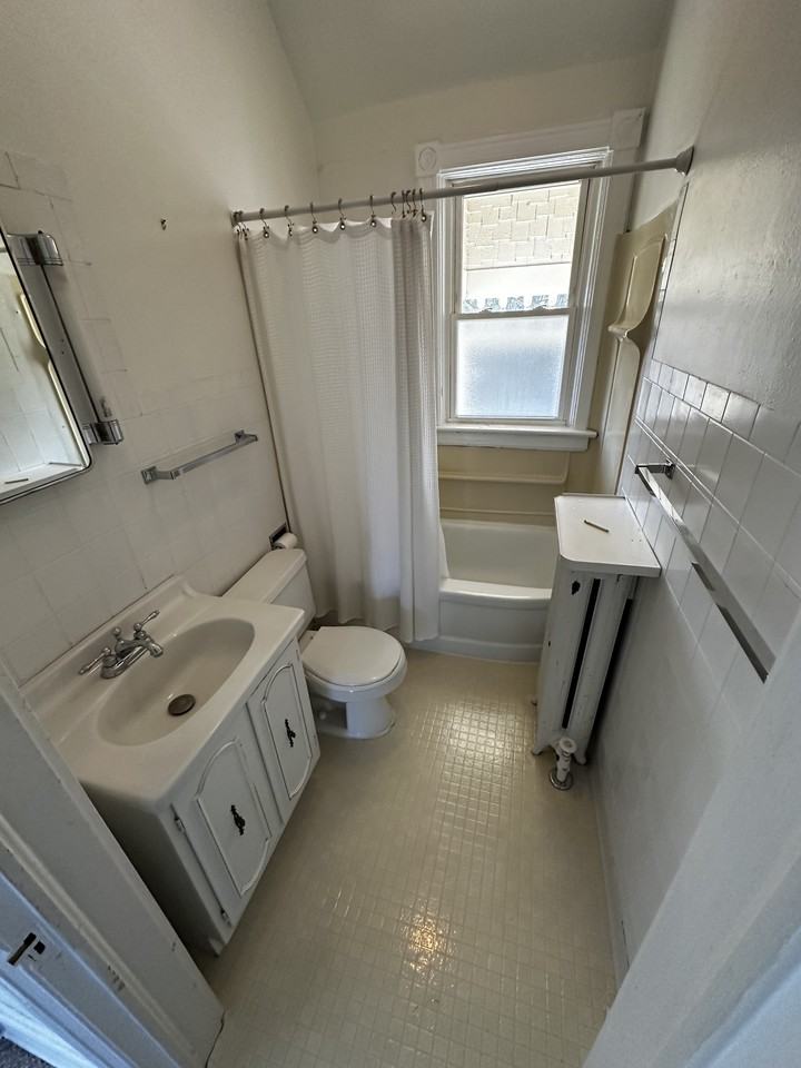 4736 London Rd #2 - Photo 4 of 11