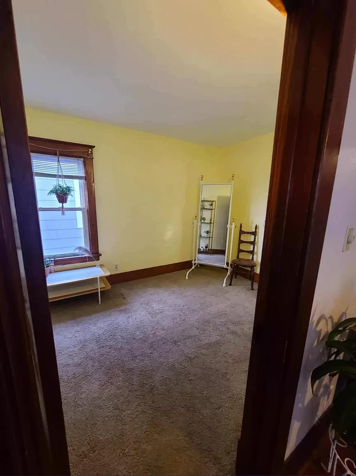 1205 Tonawanda St - Photo 5 of 22