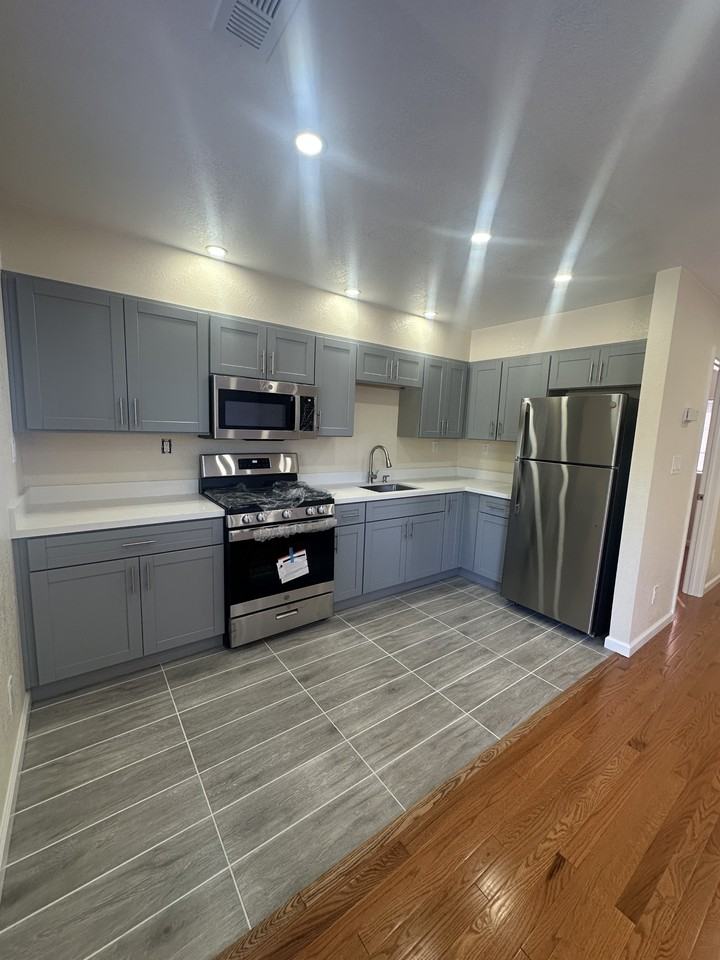 Fullington St #4027 - Photo 3 of 9