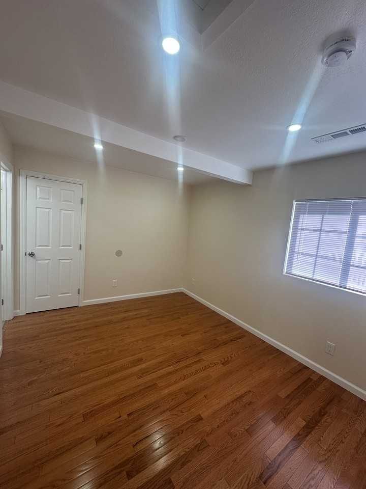 Fullington St #4027 - Photo 5 of 9