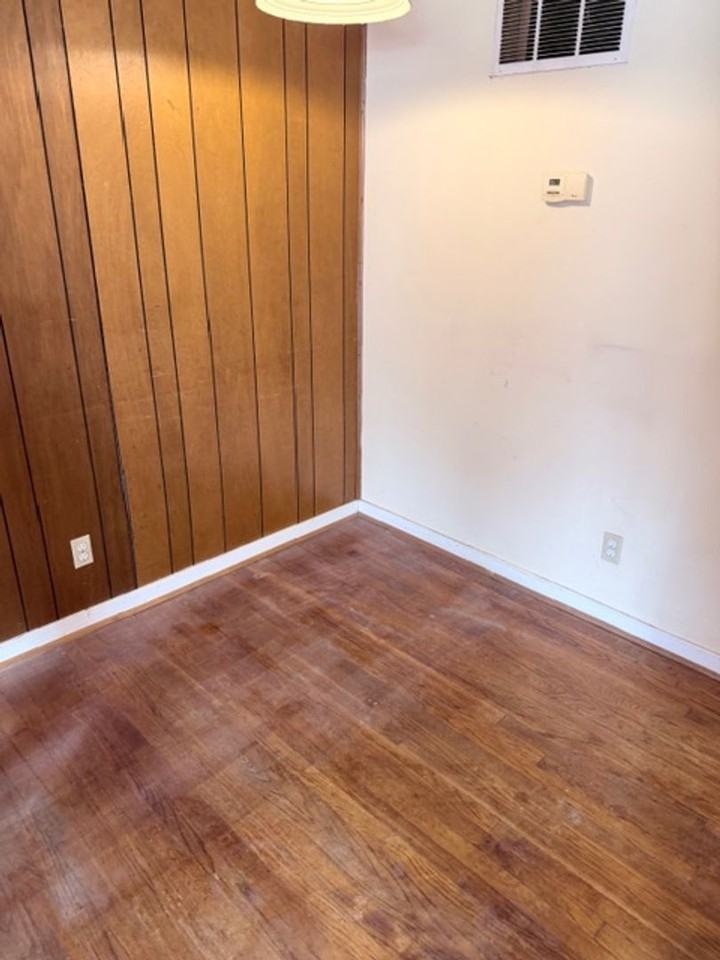 16415 Harrowgate Rd - Photo 4 of 7