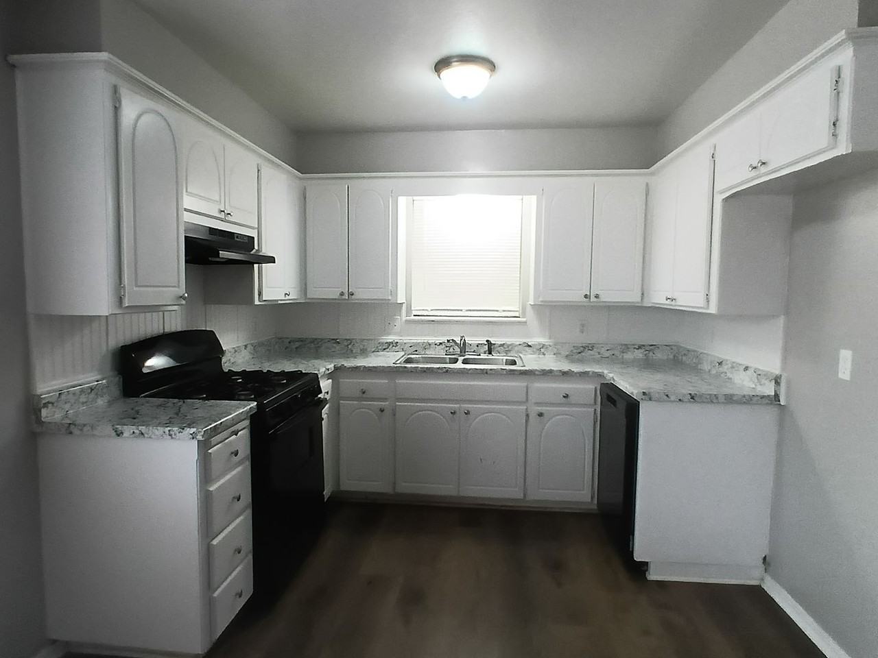 801 Meadowridge Dr - Photo 4 of 30