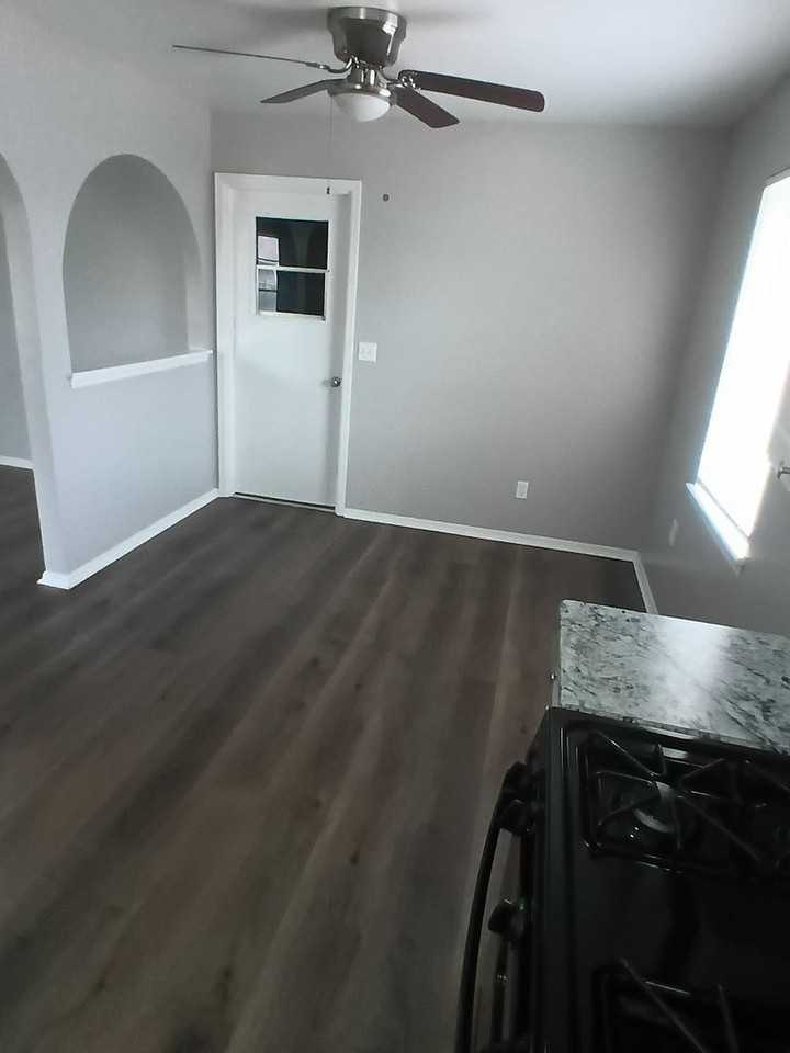 801 Meadowridge Dr - Photo 7 of 30