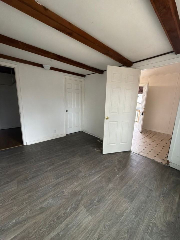 2423 Lincoln Ave - Photo 2 of 8