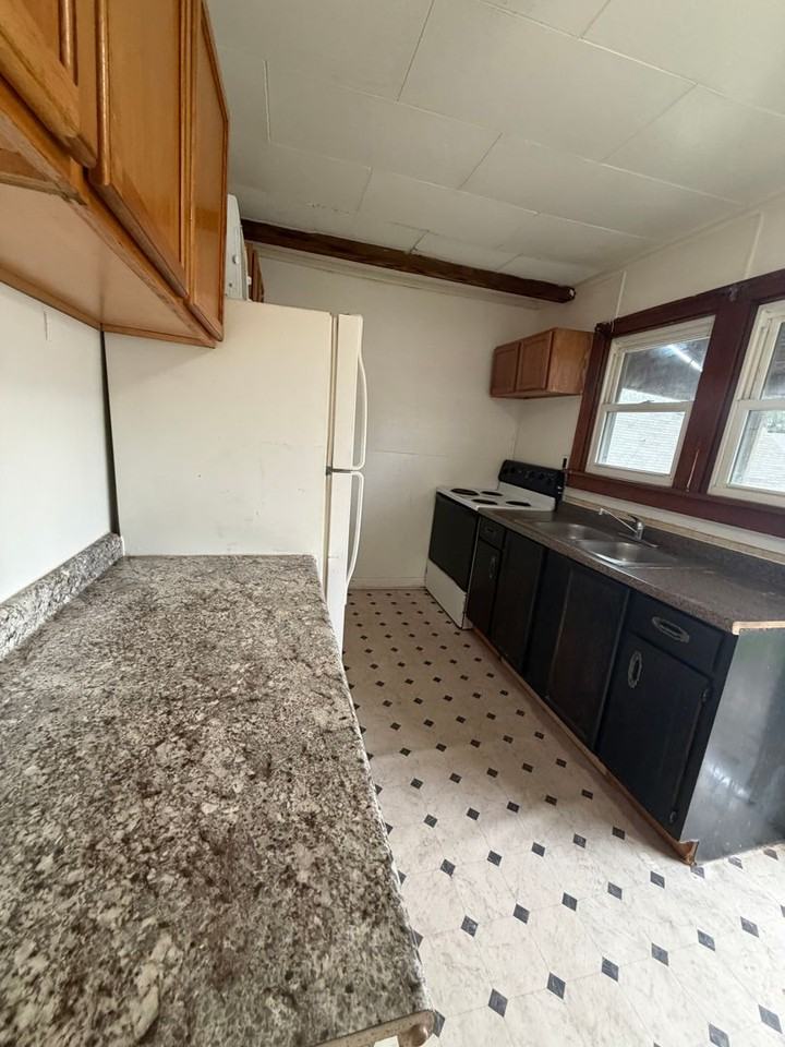 2423 Lincoln Ave - Photo 5 of 8