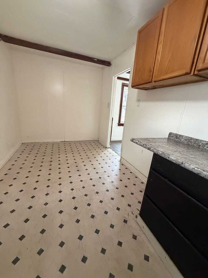 2423 Lincoln Ave - Photo 6 of 8