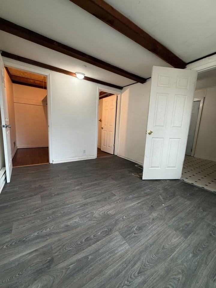 2423 Lincoln Ave - Photo 7 of 8