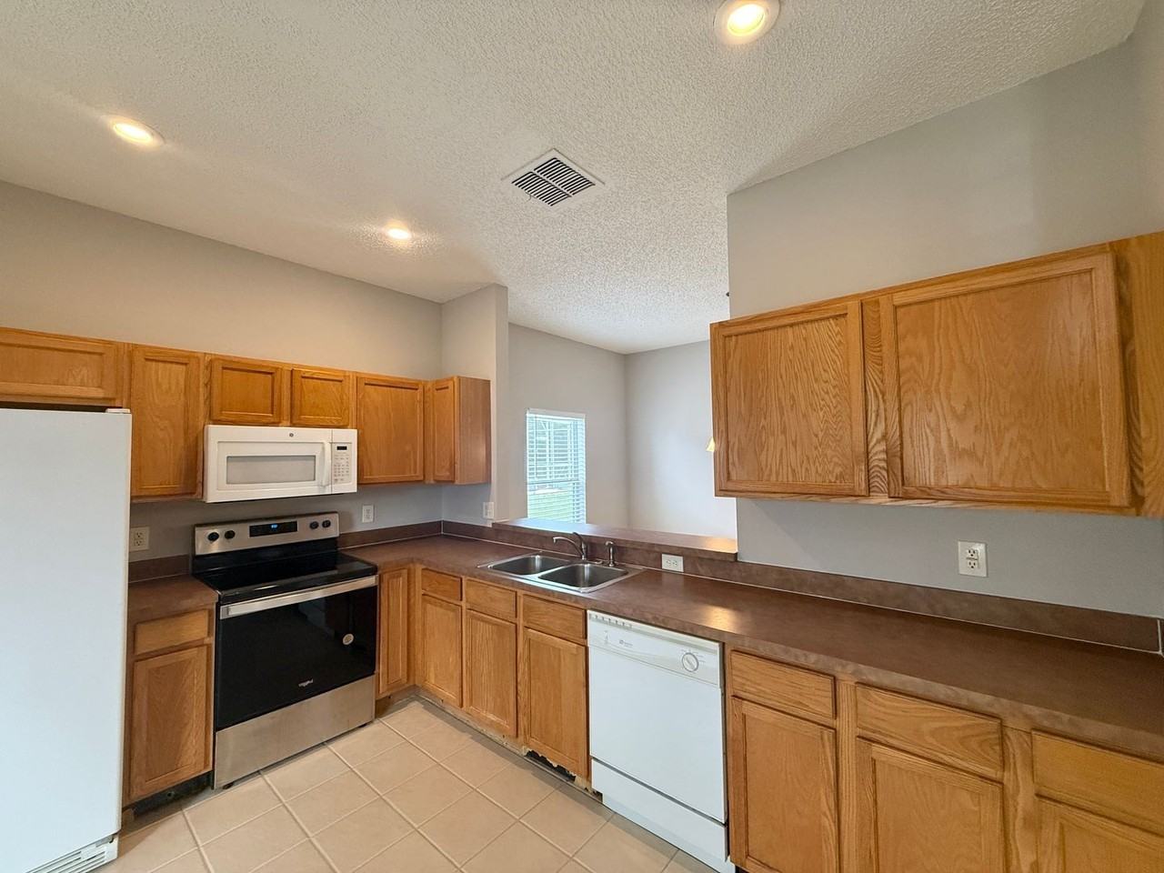 4767 Waterside Pointe Cir - Photo 4 of 21