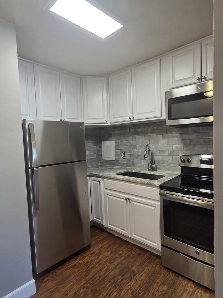 WPARK APARTMENTS - Photo 2 of 11