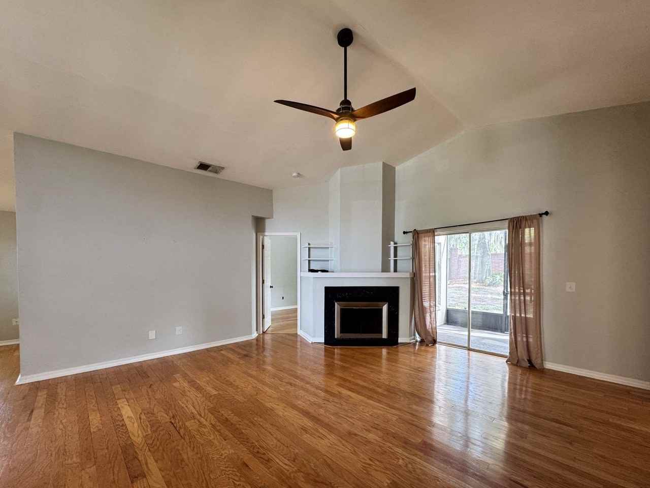 163 London Fog Way - Photo 7 of 21