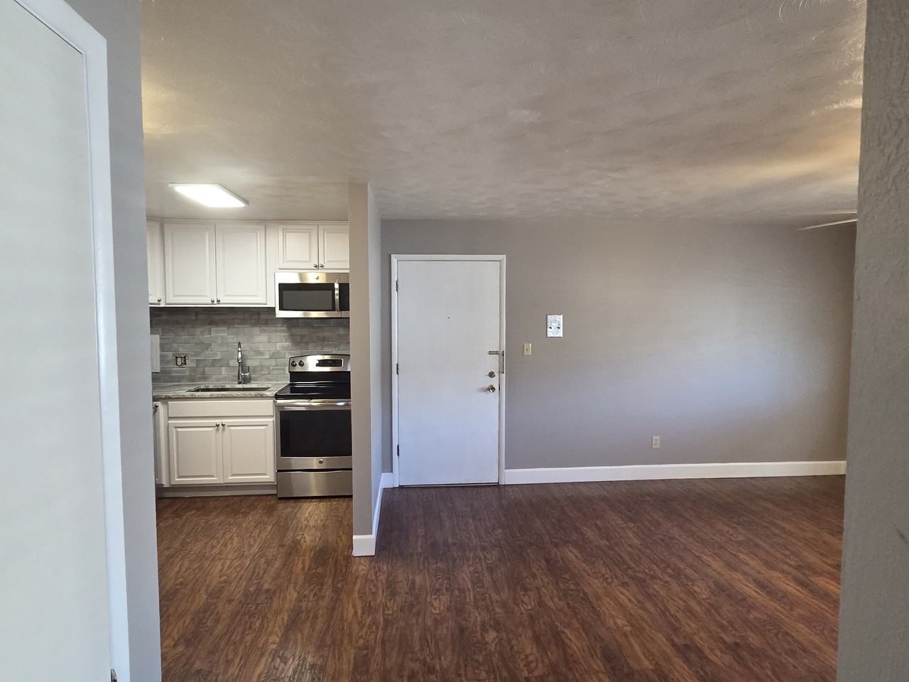 WPARK APARTMENTS - Photo 3 of 11