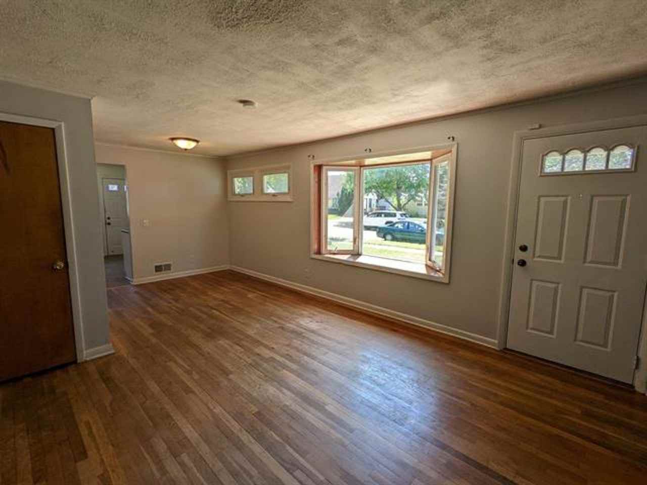 4322 Doncaster Dr - Photo 2 of 17