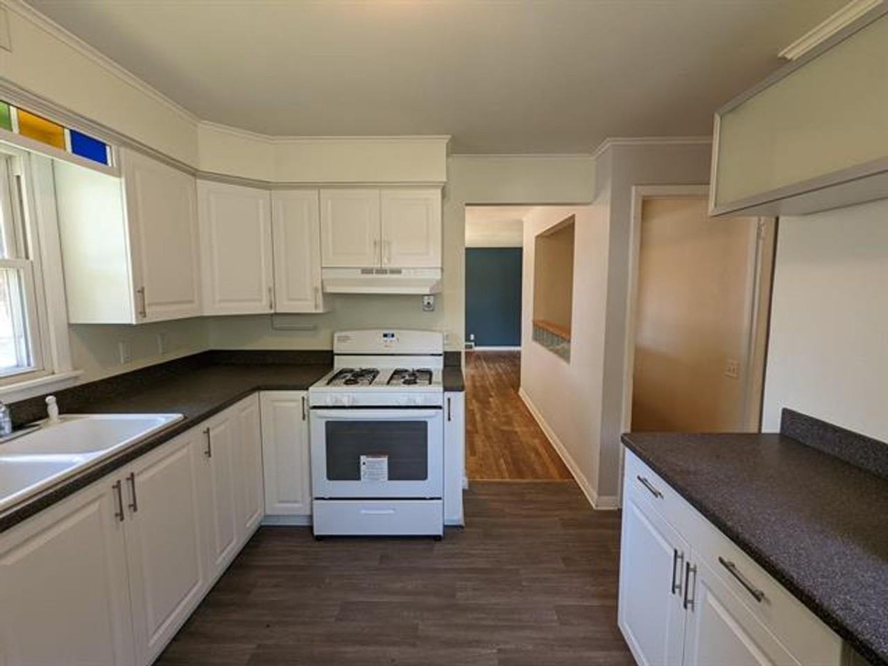 4322 Doncaster Dr - Photo 5 of 17