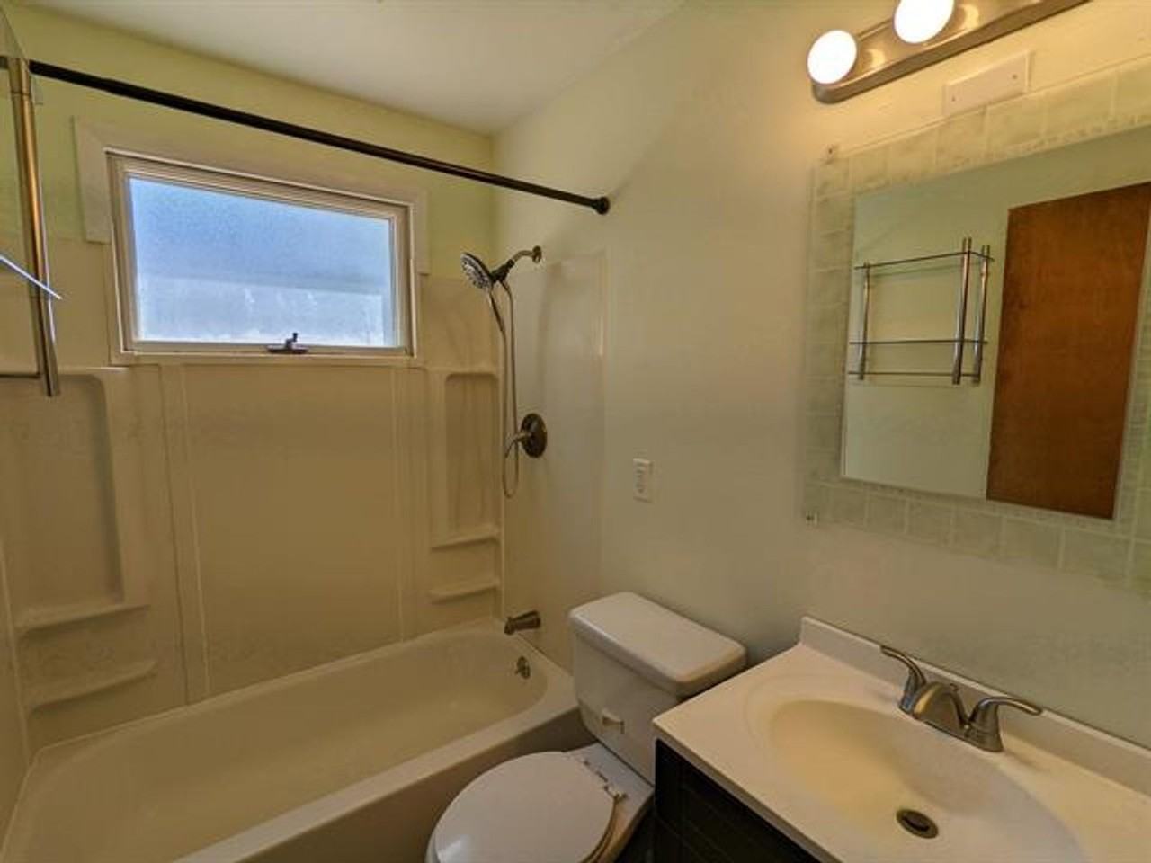 4322 Doncaster Dr - Photo 6 of 17