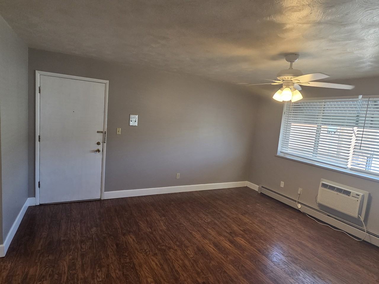 WPARK APARTMENTS - Photo 4 of 11