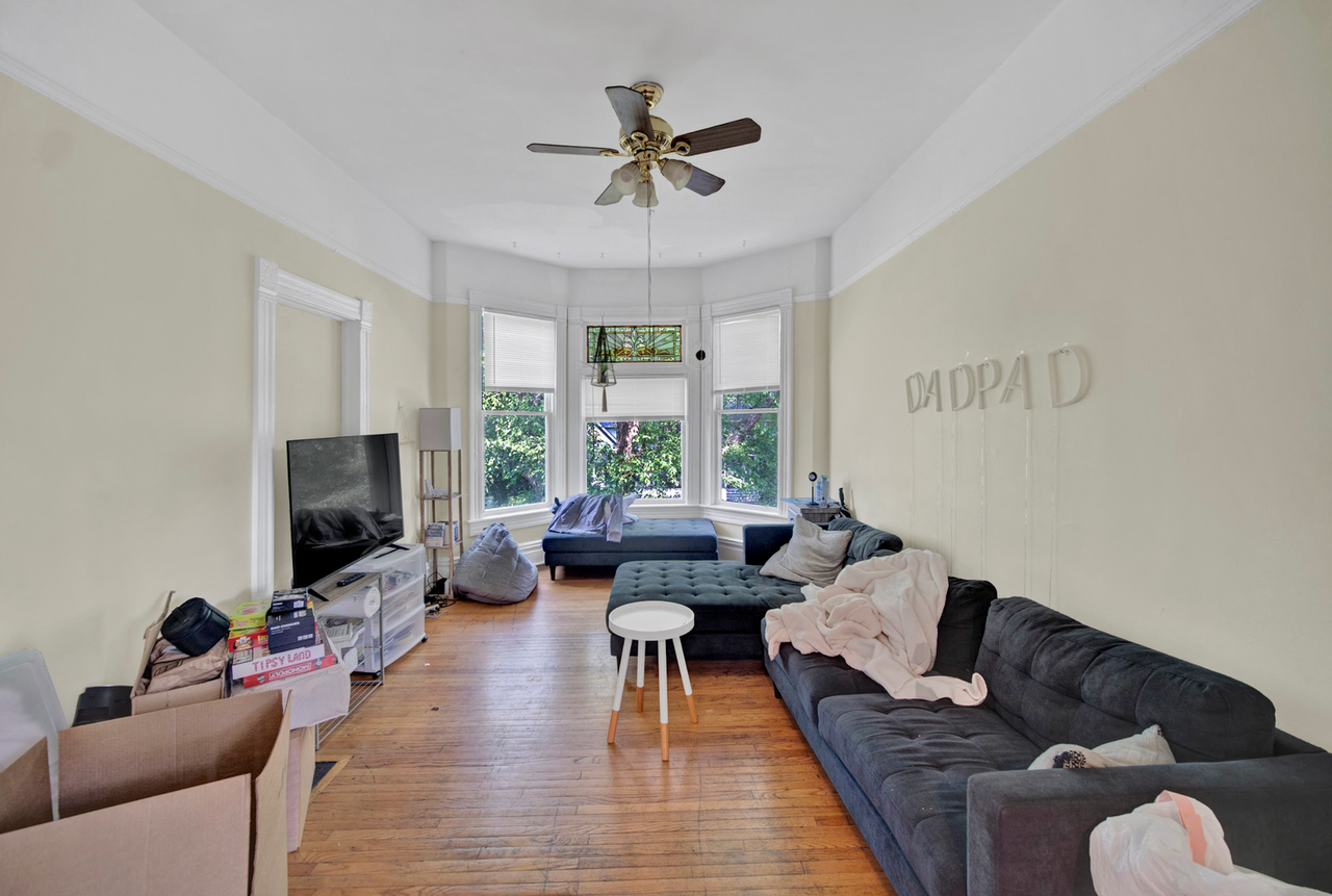 2142 Maple Ave - Photo 3 of 19