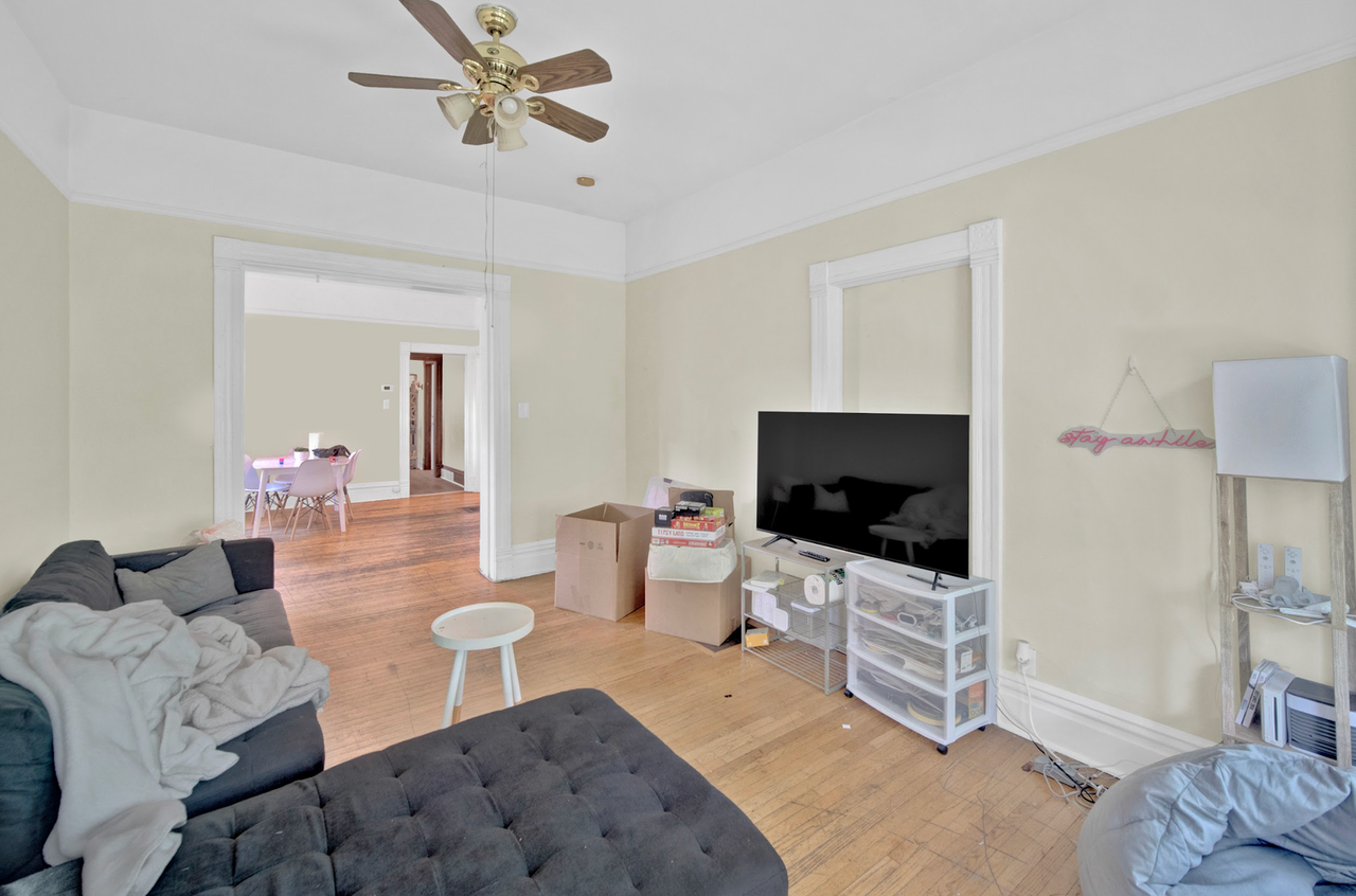 2142 Maple Ave - Photo 4 of 19