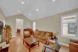 featured image of 823 Hamlin St