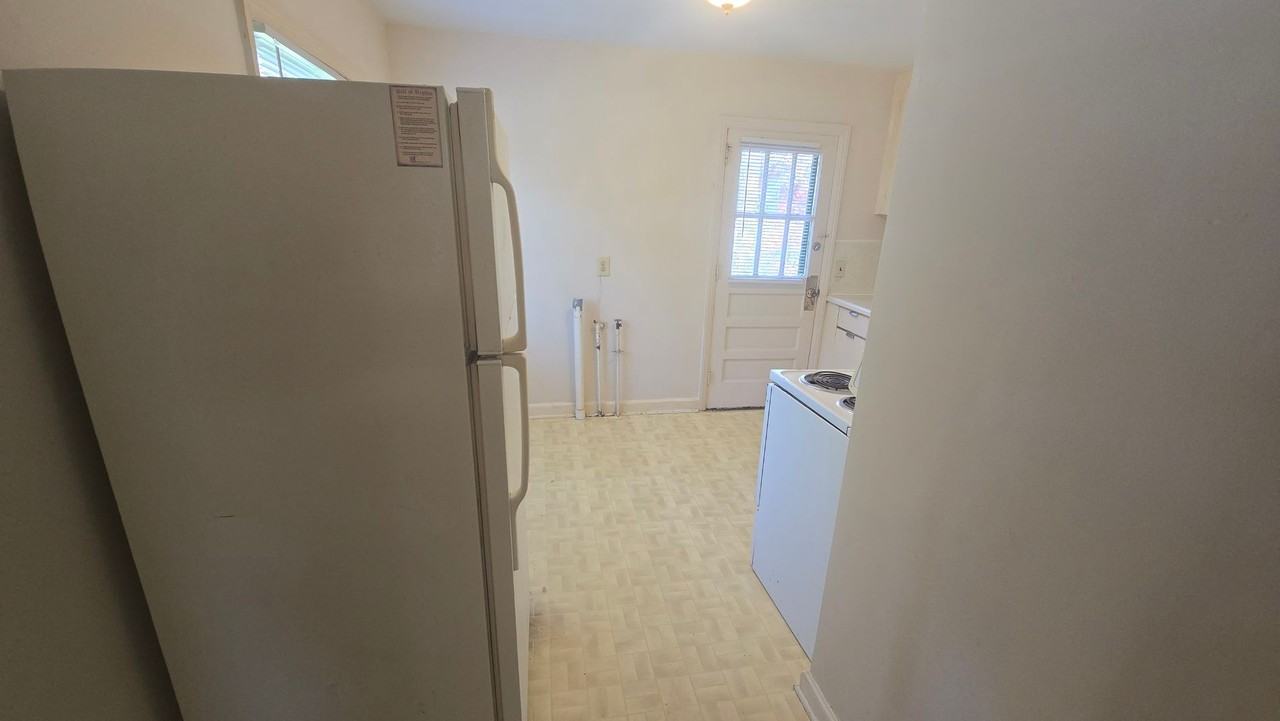 2821 Ashton St - Photo 3 of 18