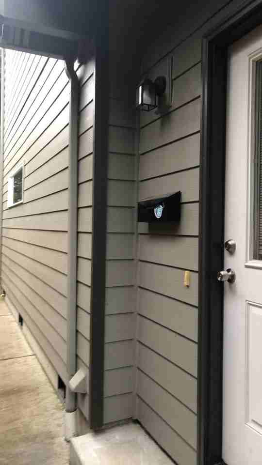 1103 Nw 27th St - Photo 3 of 22