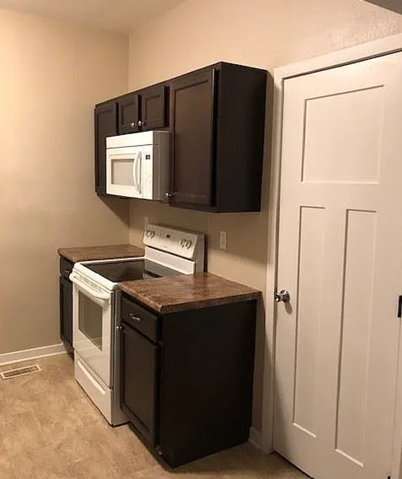 2120 Capitol Ave - Photo 2 of 5