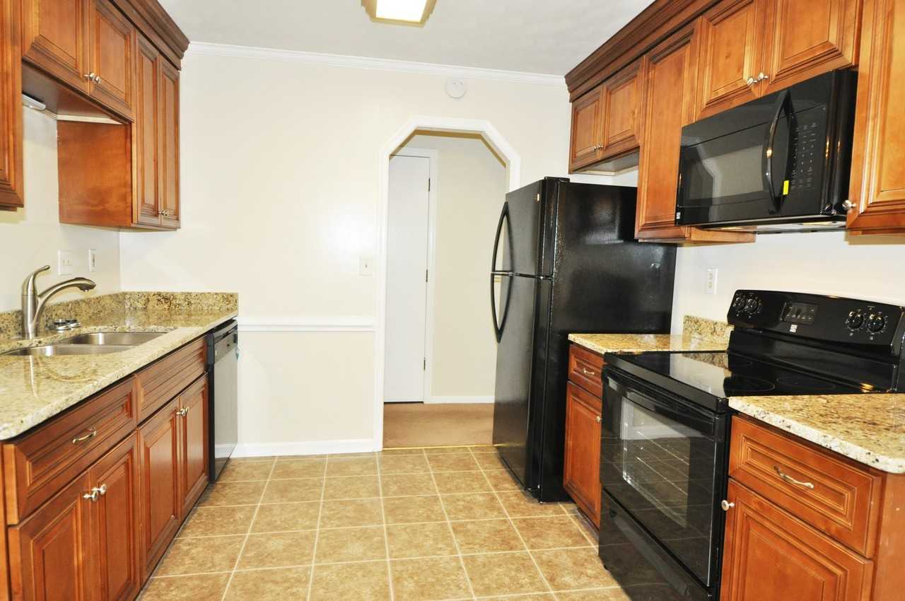 1128 Hazel Ave - Photo 3 of 18