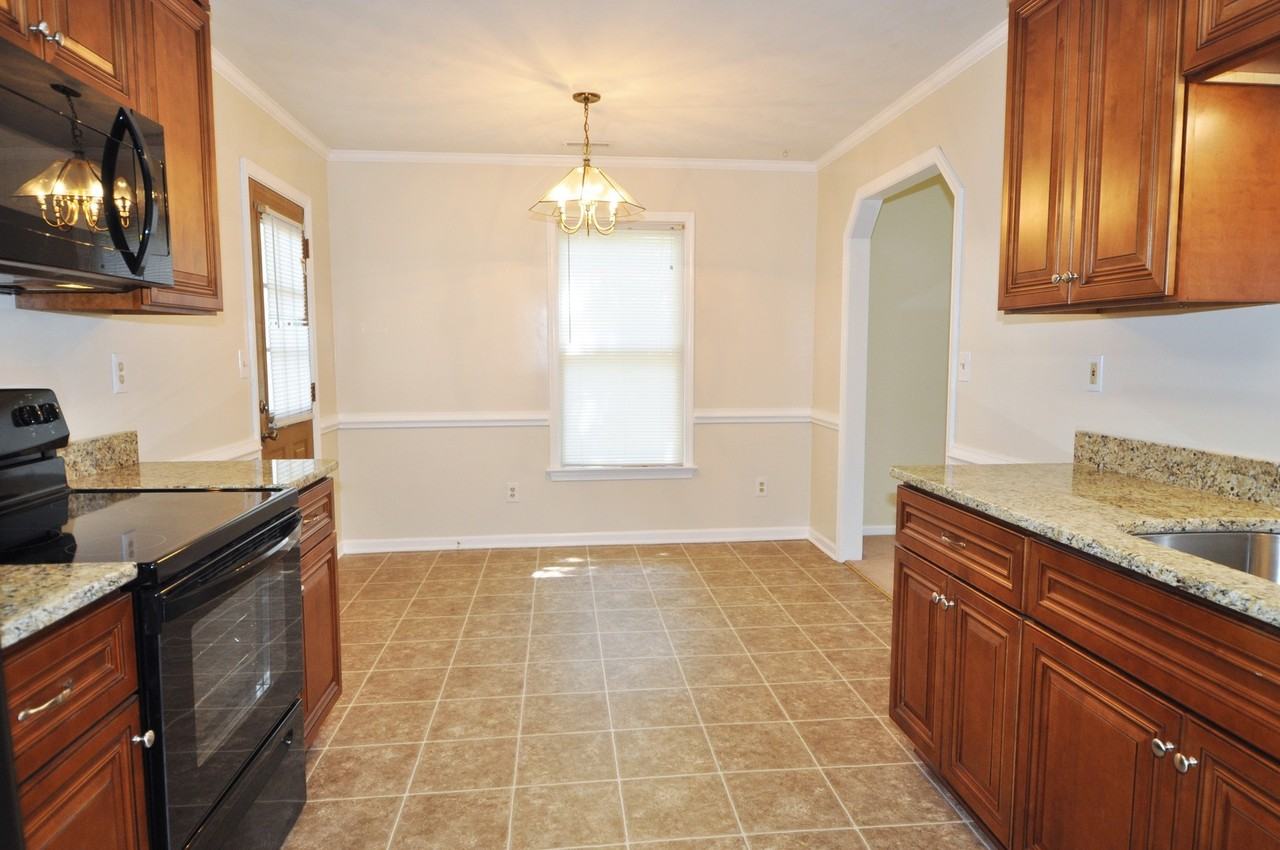 1128 Hazel Ave - Photo 4 of 18