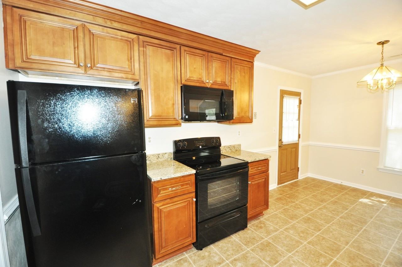 1128 Hazel Ave - Photo 5 of 18