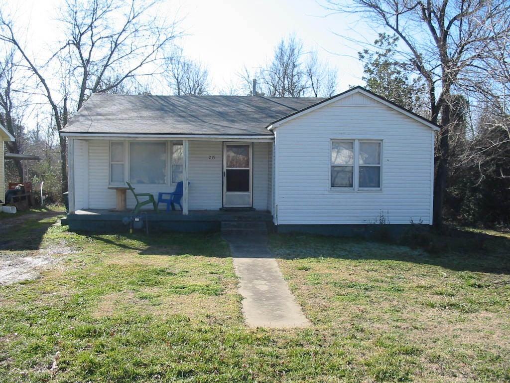 1219 W Deane St - Photo 2 of 2