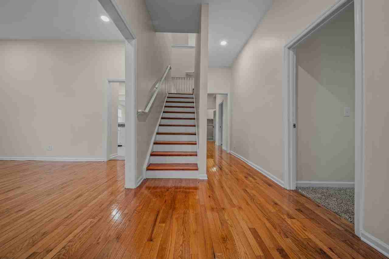 1619 22nd Ave N - Photo 2 of 27