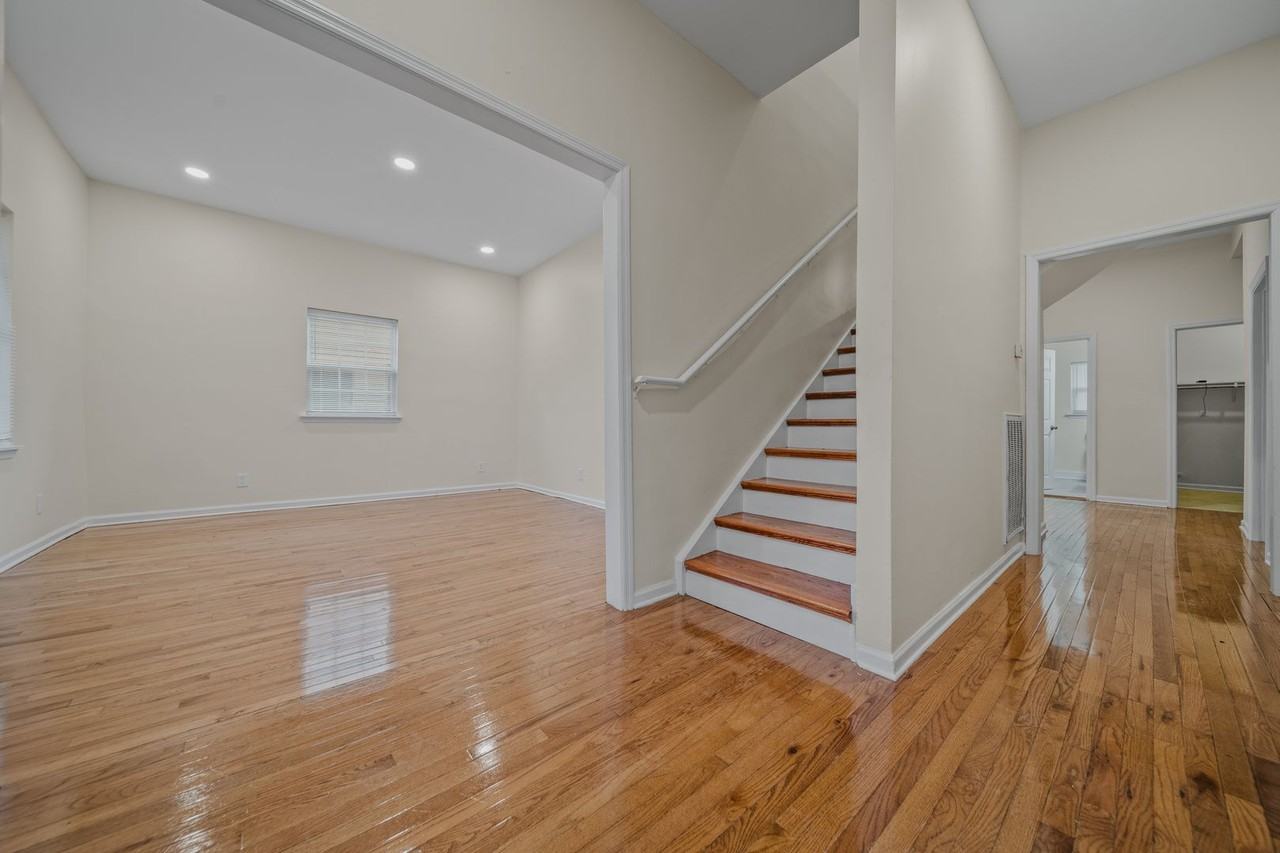 1619 22nd Ave N - Photo 3 of 27