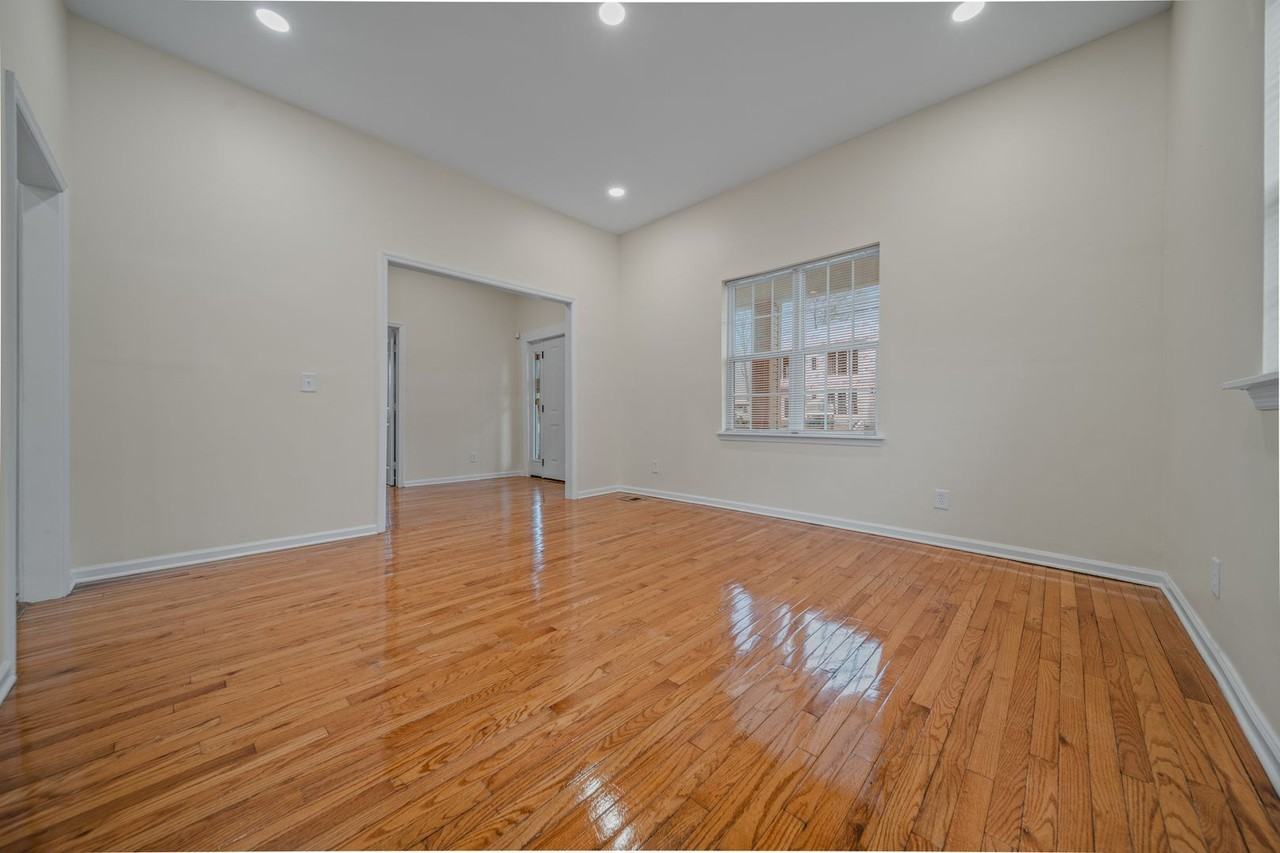 1619 22nd Ave N - Photo 5 of 27