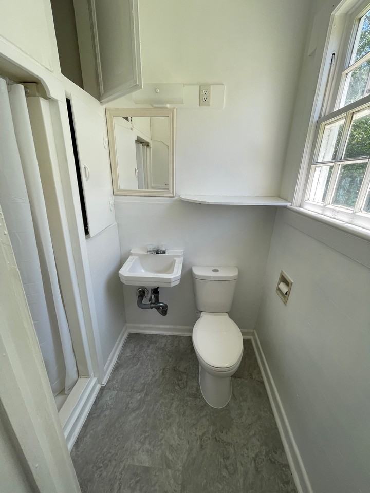 1111 W Burdeshaw St #2 - Photo 5 of 6