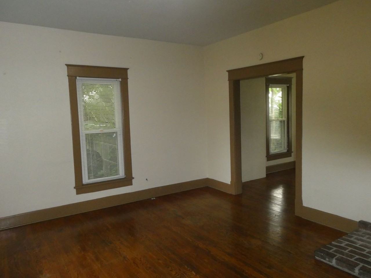 802 Rogers St - Photo 2 of 18