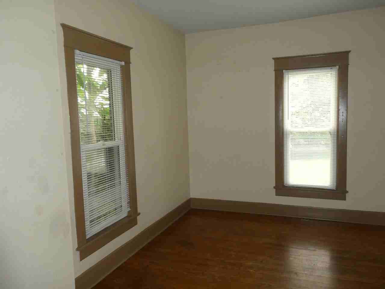 802 Rogers St - Photo 5 of 18