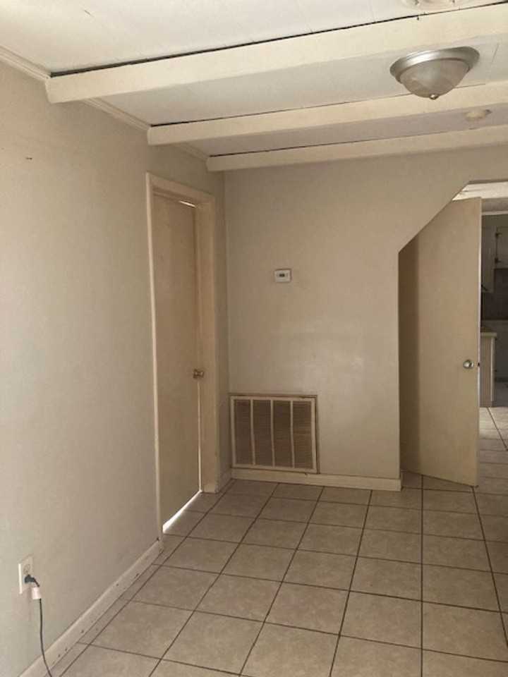 333 Park Row Ave - Photo 4 of 8