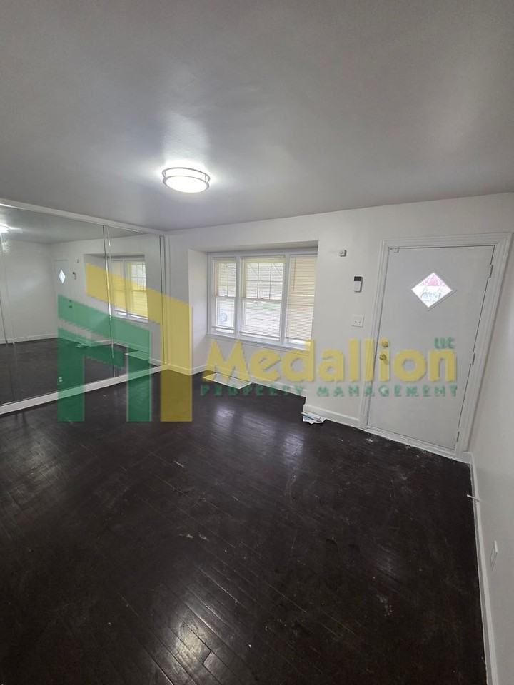 9312 S Peoria St - Photo 2 of 20