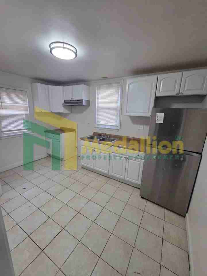 9312 S Peoria St - Photo 4 of 20