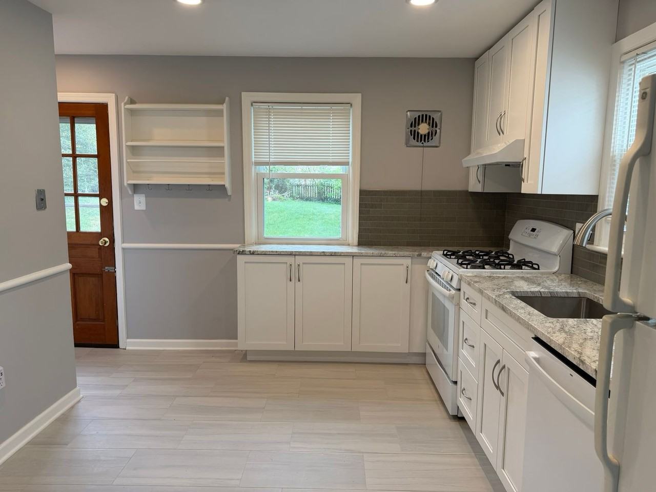 3006 Blueford Rd - Photo 4 of 17