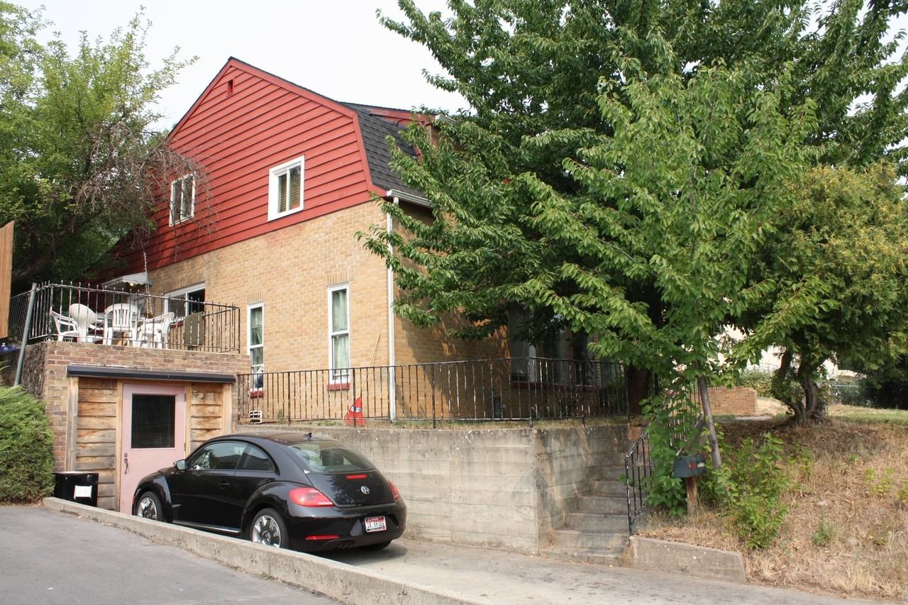 226 Circle Dr - Photo 3 of 14