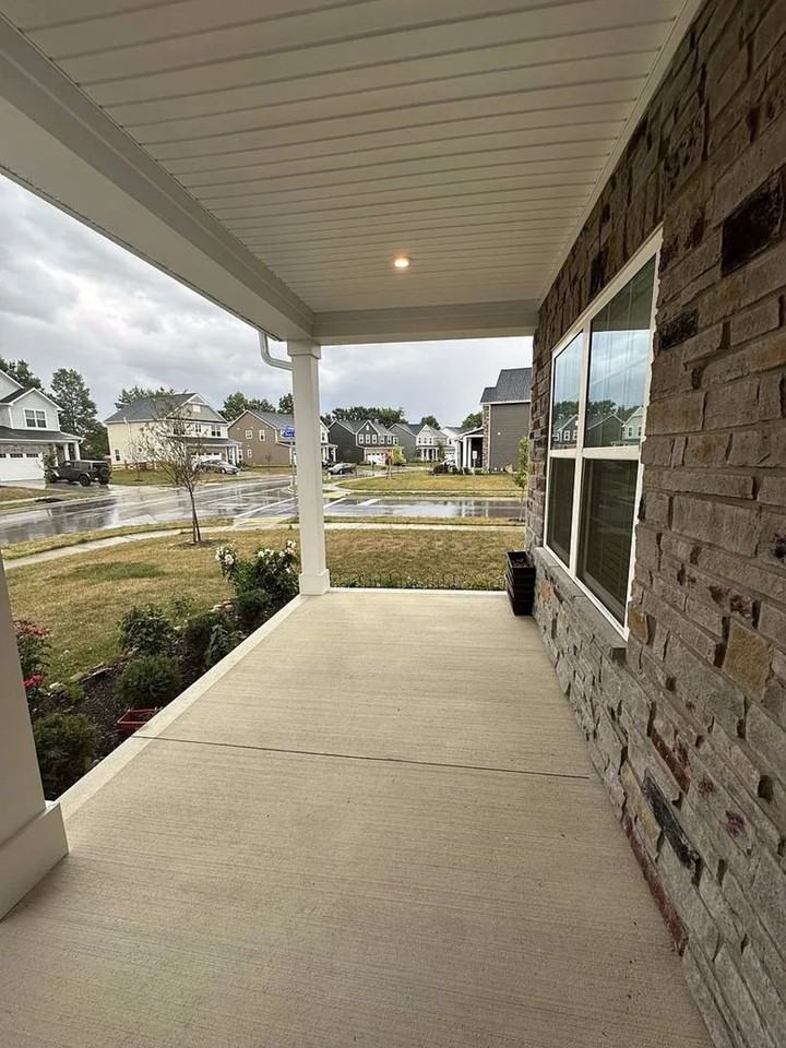 452 Steeplechase St - Photo 3 of 34