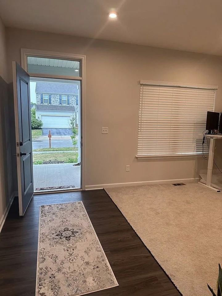 452 Steeplechase St - Photo 5 of 34