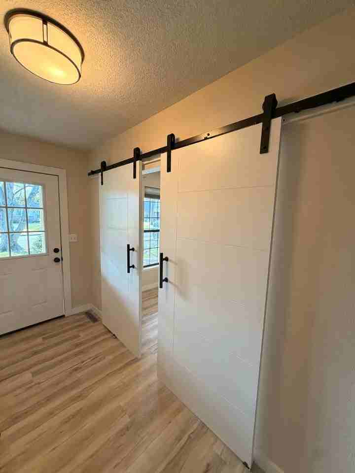 2809 N Chandler Ave - Photo 2 of 21