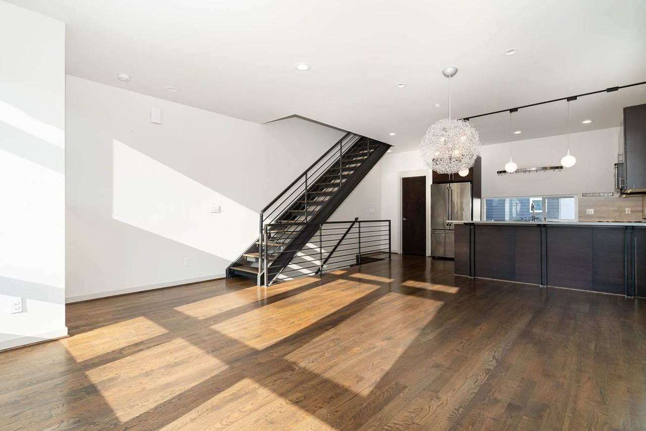 4262 Linden Ave N - Photo 3 of 26