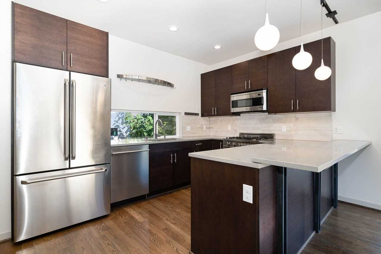 4262 Linden Ave N - Photo 4 of 26