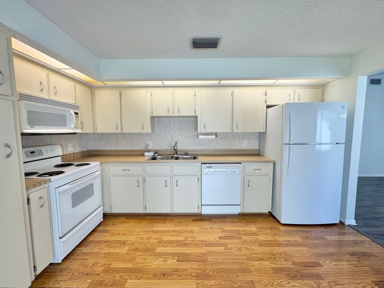 4004 Cypress Lndg S - Photo 7 of 50