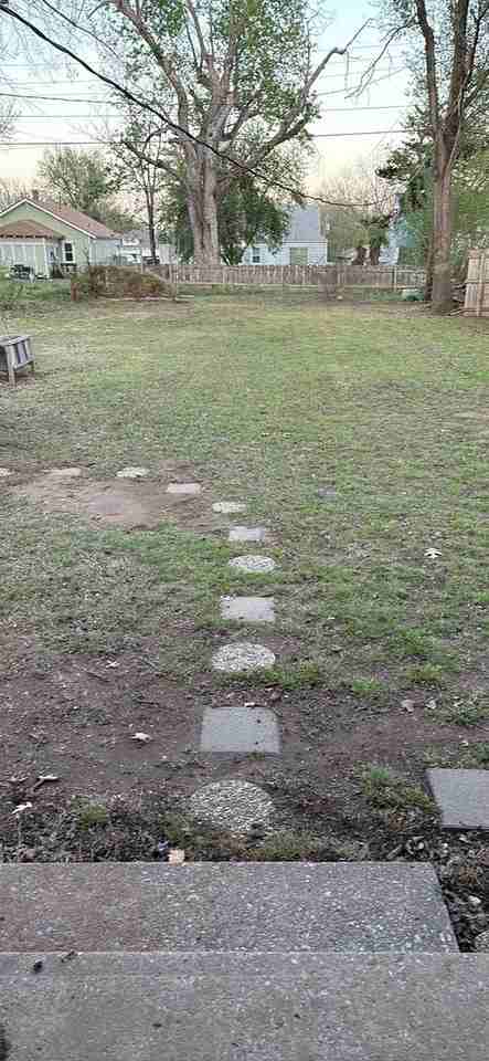 423 S Fillmore St - Photo 6 of 8