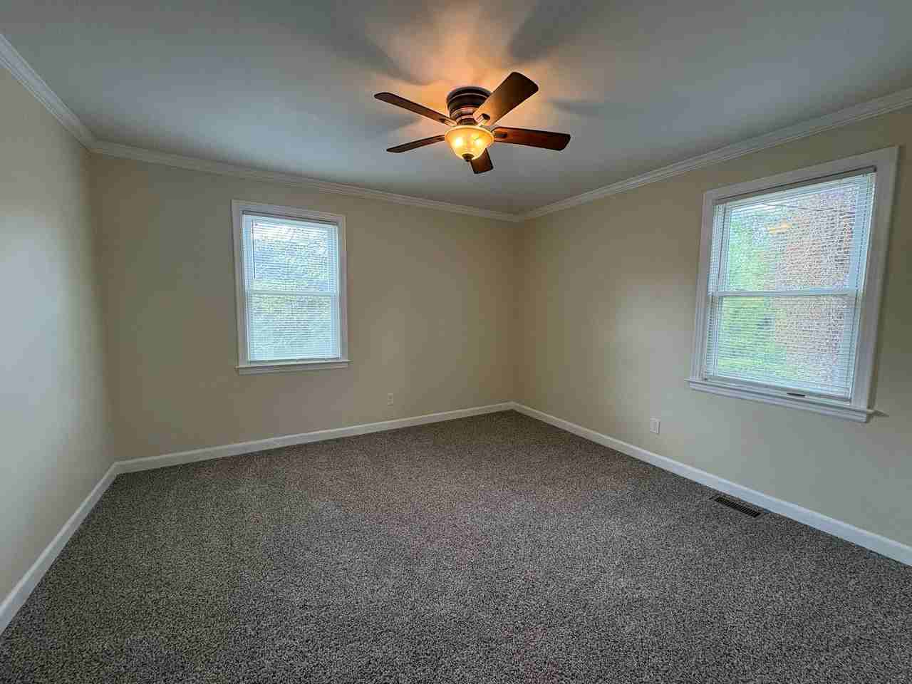 292 Alexander Ave - Photo 6 of 12