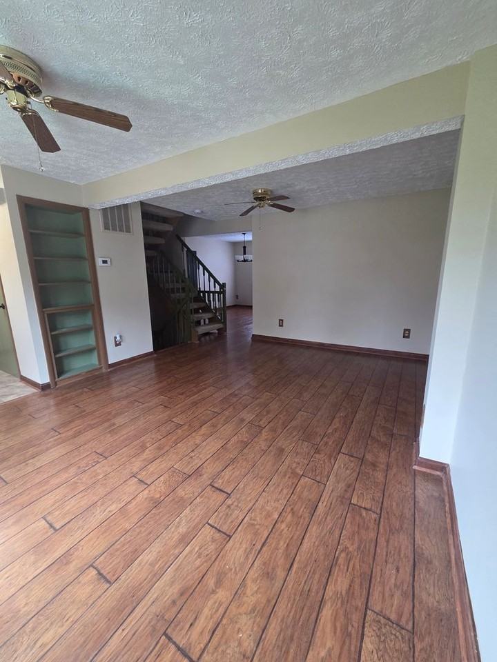 7746 Kidwell Ct - Photo 4 of 26