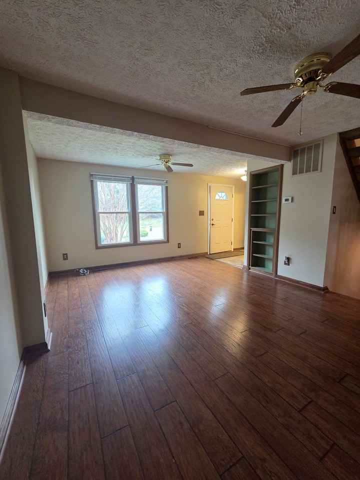 7746 Kidwell Ct - Photo 6 of 26